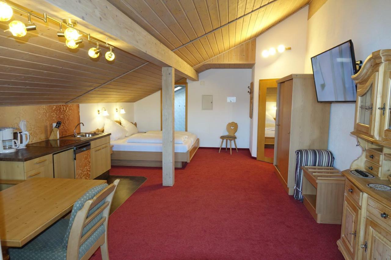 Gaestehaus Guggomos "Hopfen Am See" Фюссен Экстерьер фото